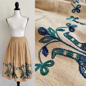 Vintage 1940s-1950s Loomtog by Jeanne Campbell Beige Burlap Peacock Skirt.